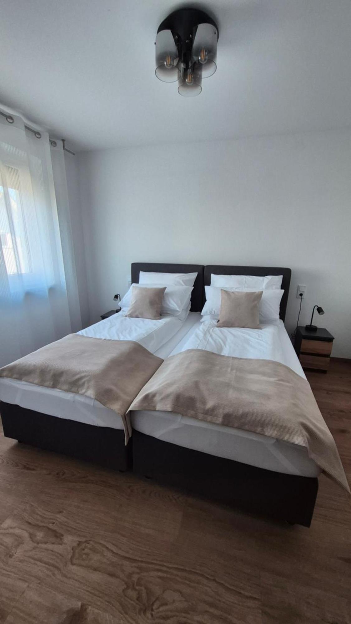 Apartments Seibel Doppel-Zweibettzimmer Mit Bad Reutlingen Exterior photo