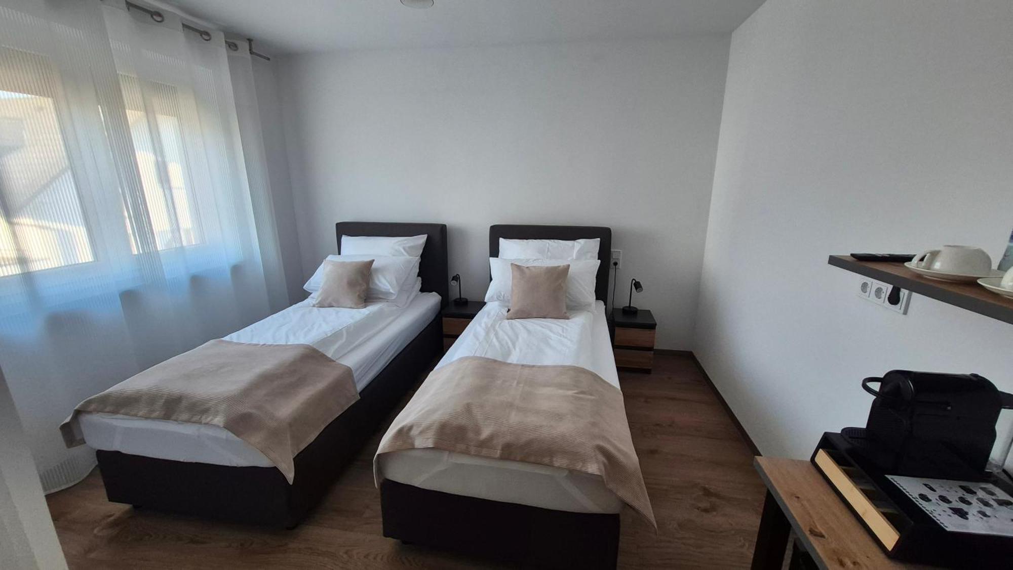 Apartments Seibel Doppel-Zweibettzimmer Mit Bad Reutlingen Exterior photo